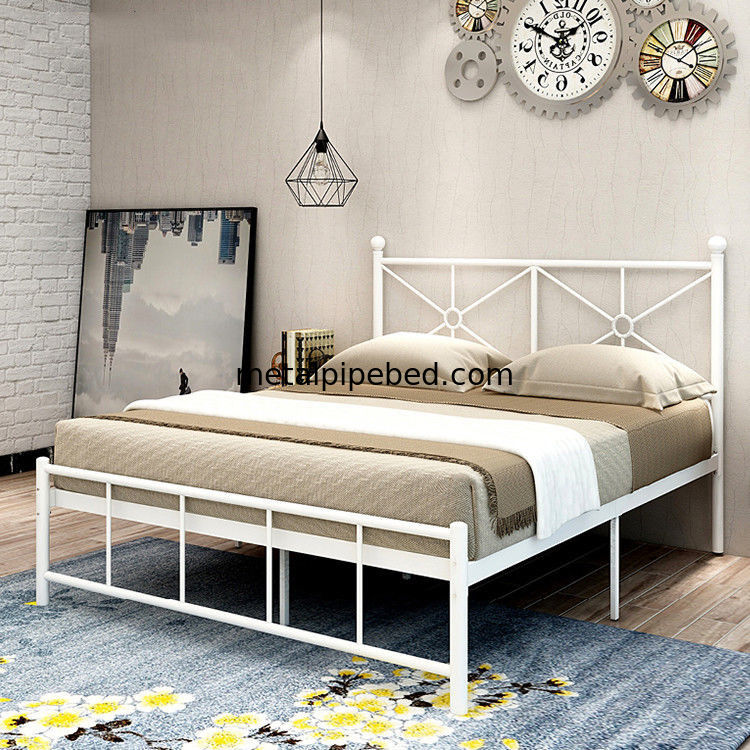 Queen Size Farmhouse ISO14001 Metal Double Bed With Strong Headboard